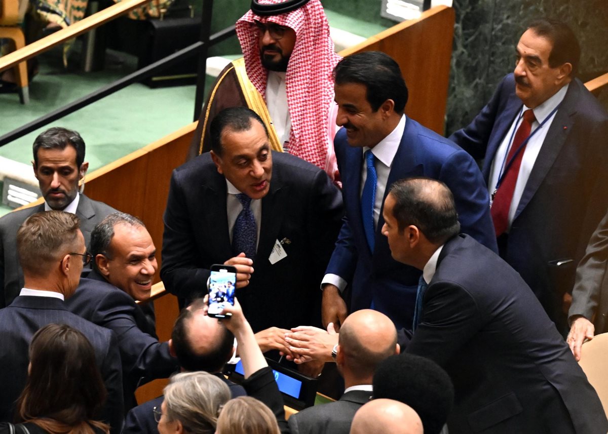 تبادل التهنئة بعد الاعتراف الفرنسي