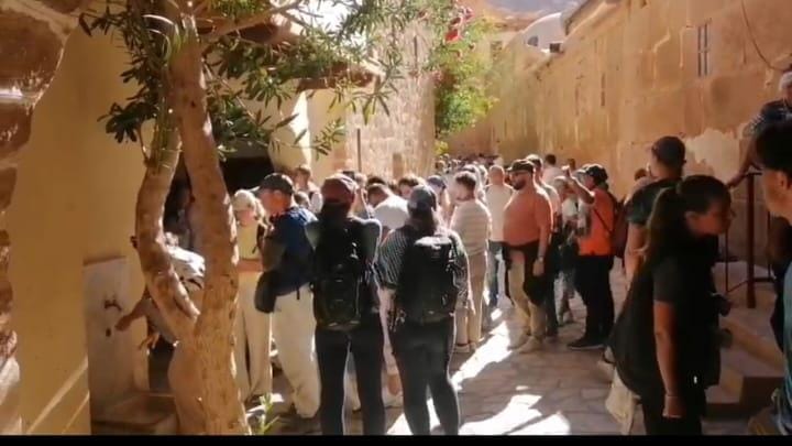 إقبال كبير من السائحين على مدينة سانت كاترين 