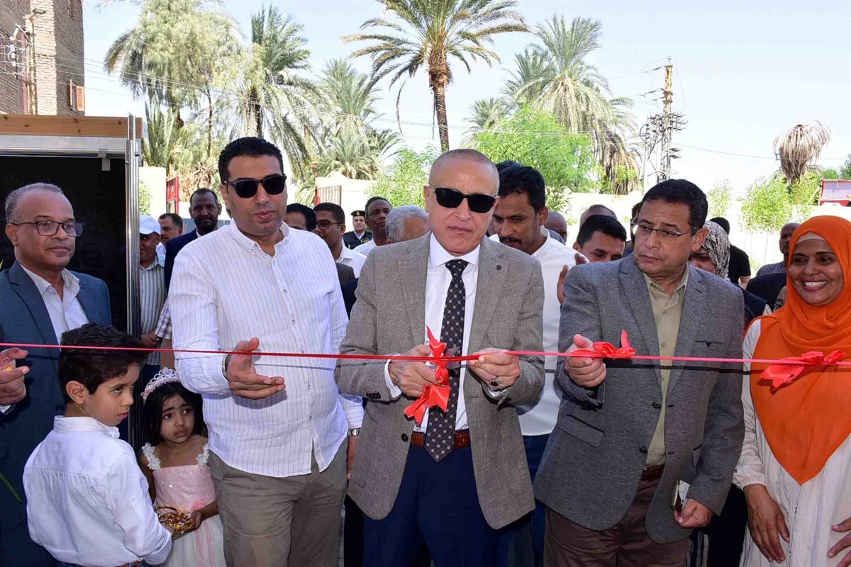 محافظ الأقصر يفتتح مدرسه جديدة بالطود