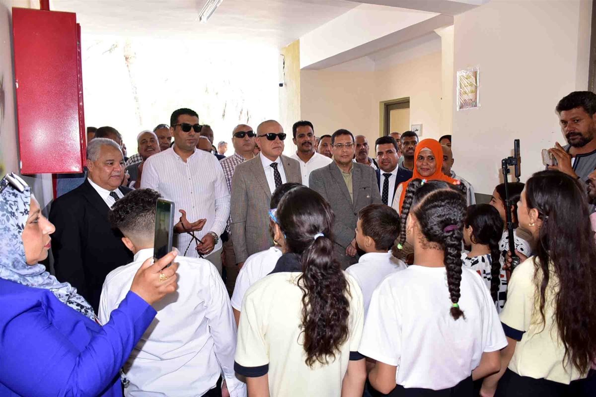 محافظ الأقصر يفتتح مدرسه جديدة بالطود
