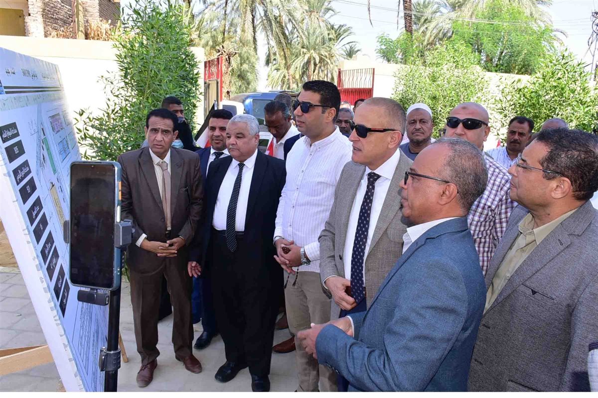 محافظ الأقصر يفتتح مدرسه جديدة بالطود