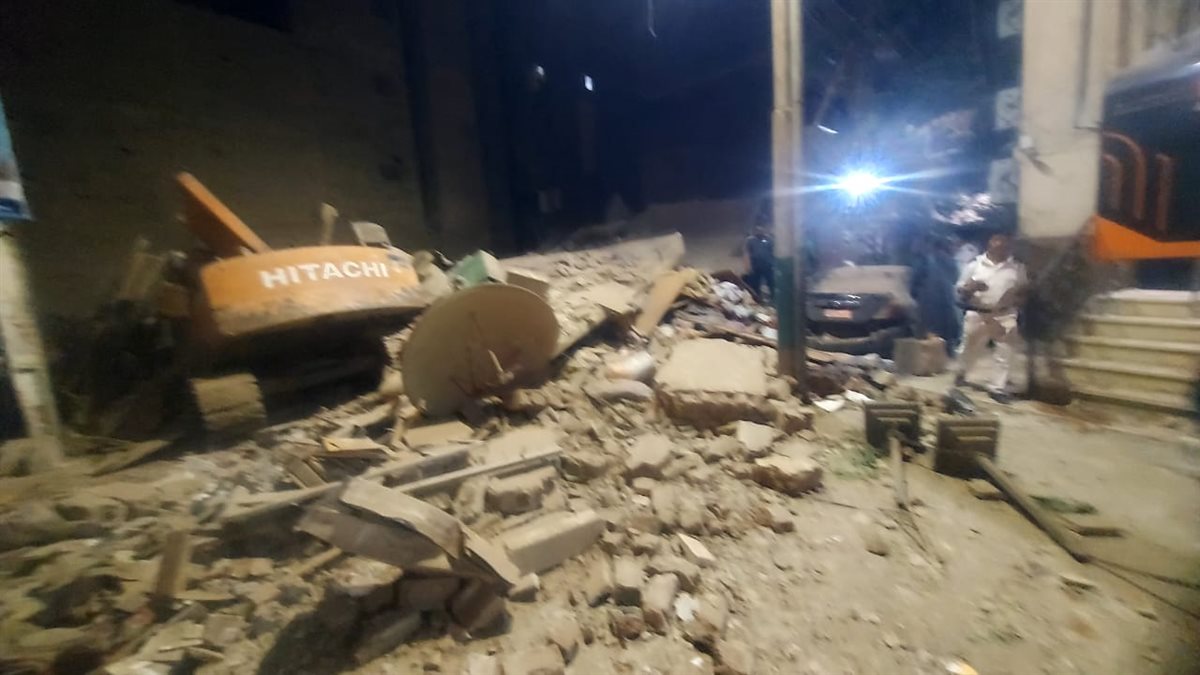 انهيار عقار مكون من 5 طوابق بجور فندق شهير بالمنيا