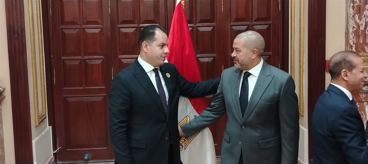 النائب أحمد دياب خلال تسلمه كارنيه عضوية مجلس الشيوخ