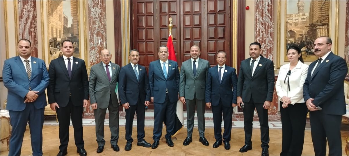 النائب أحمد دياب خلال تسلمه كارنيه عضوية مجلس الشيوخ