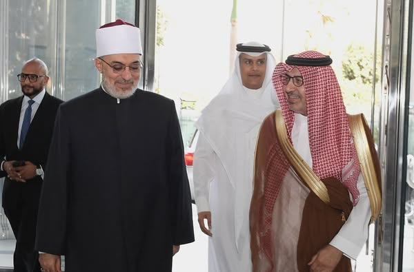 الدكتور نظير عياد يقدم تعازيه لخادم الحرمين وولي العهد في المفتي العام للمملكة العربية السعودية
