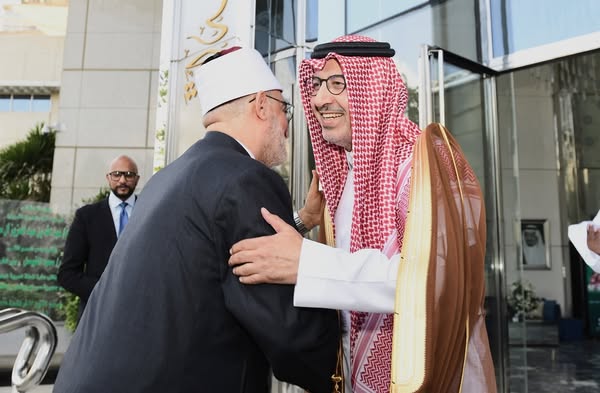 الدكتور نظير عياد يقدم تعازيه لخادم الحرمين وولي العهد في المفتي العام للمملكة العربية السعودية