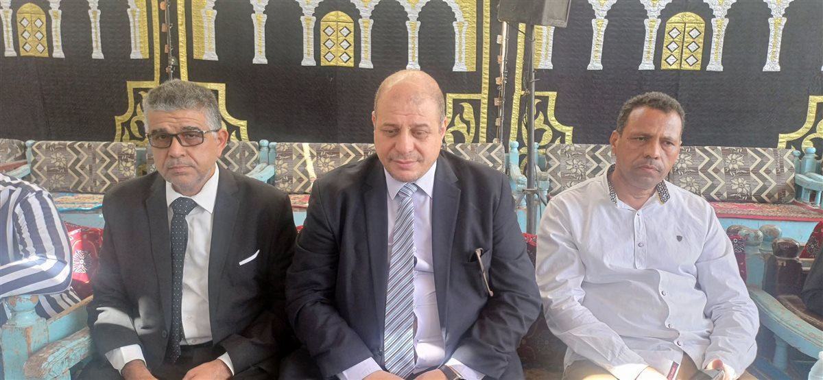 تقديم واجب العزاء لأسرة شهيد العلم