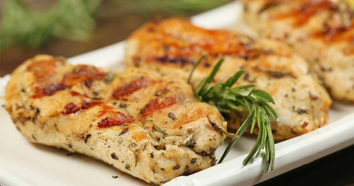 صدور الدجاج المشوي بالأعشاب