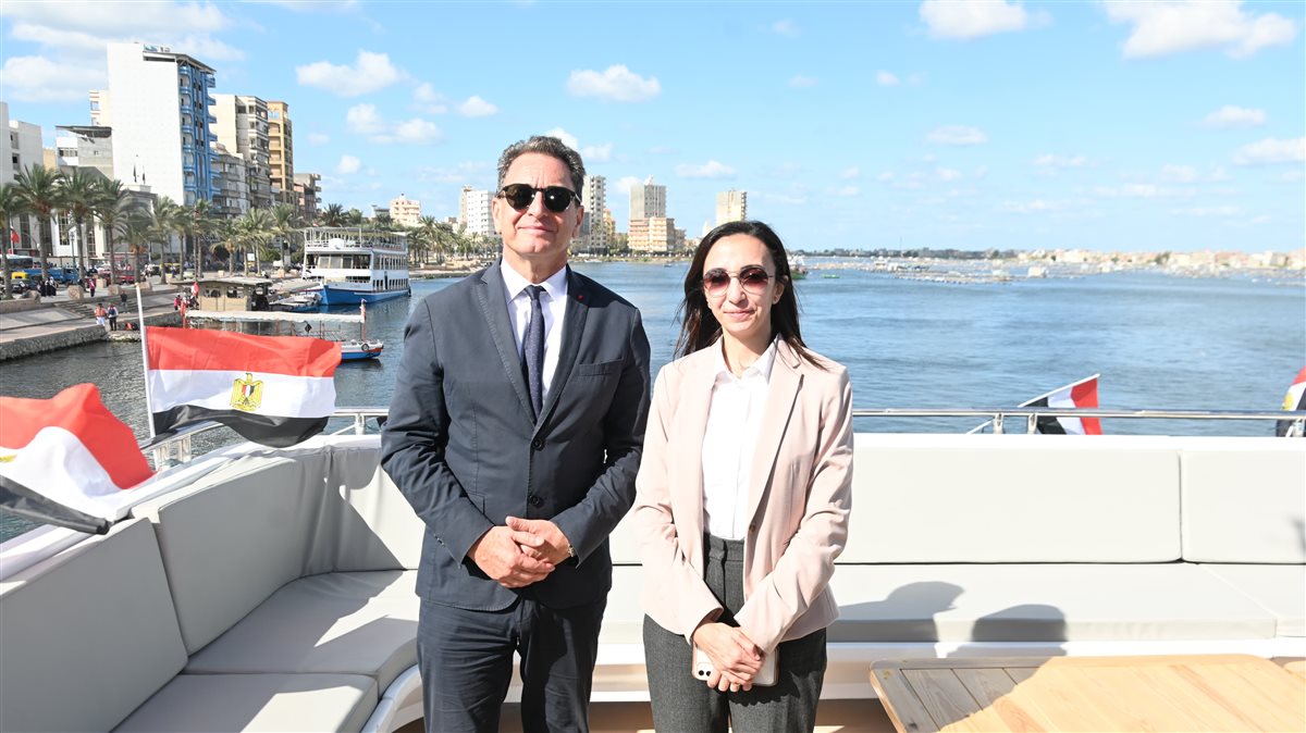 محافظ البحيرة والسفير الفرنسى يقومان بجولة نيلية وزيارات أثرية بمدينة رشيد