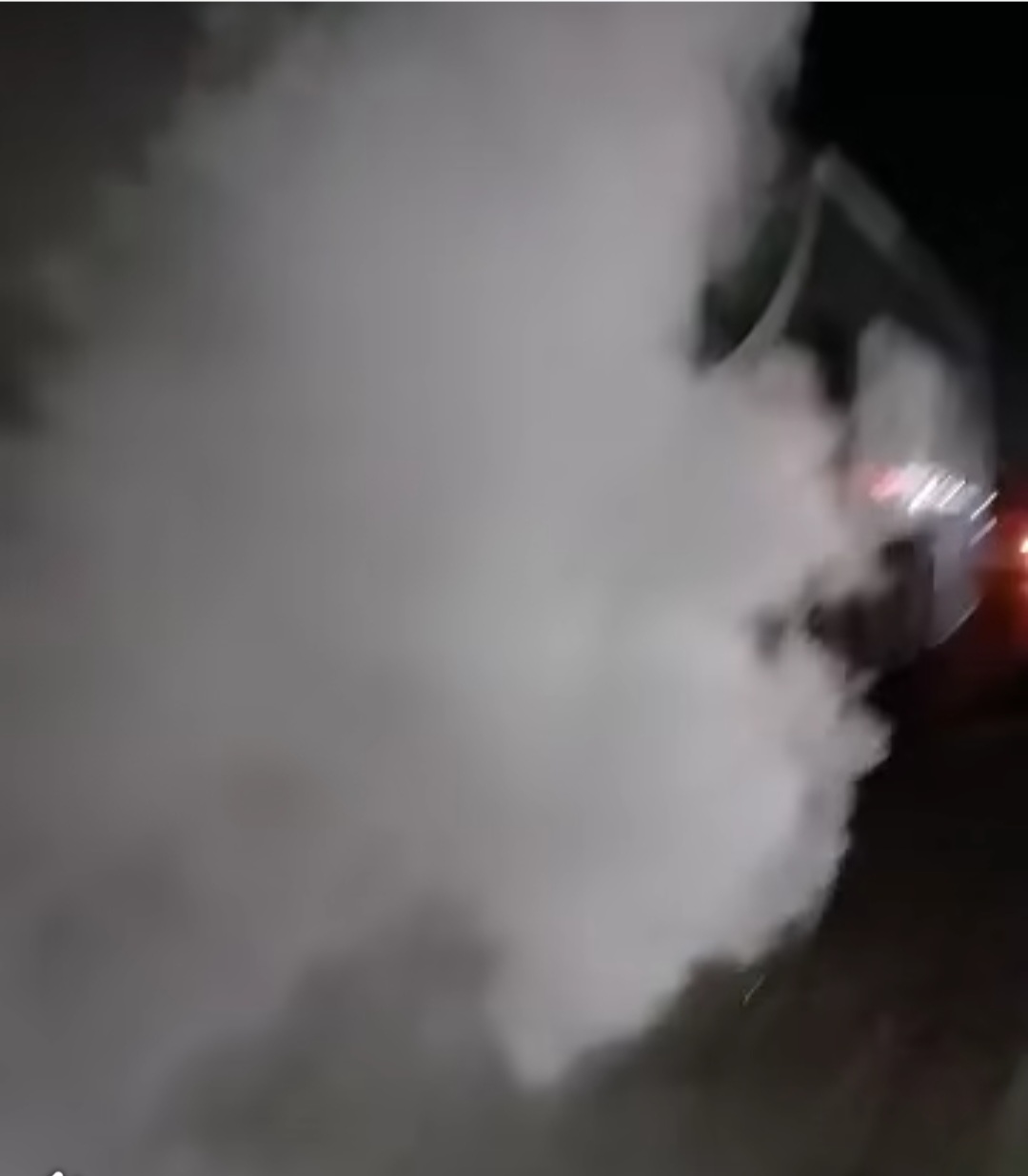 صور اشتعال النيران داخل أتوبيس سفريات 