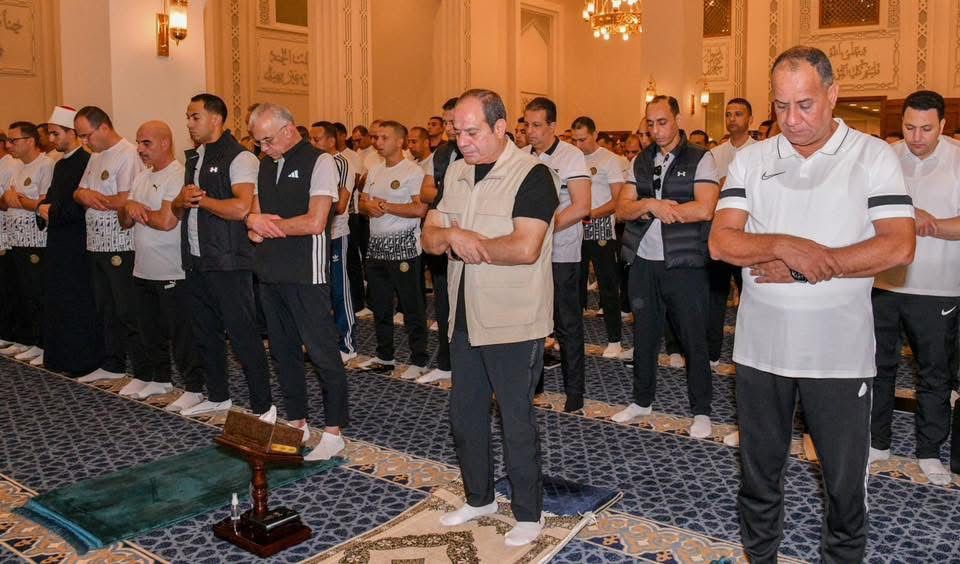 الرئيس السيسي يؤدي صلاة الفجر مع طلاب الأكاديمية العسكرية المصرية