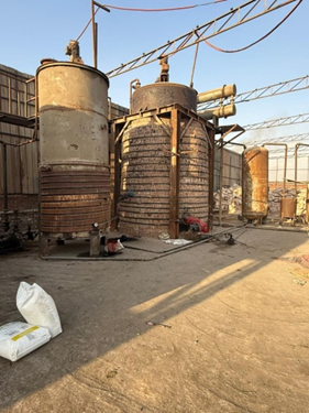 ضبط مصنع إعادة تدوير زيوت محركات السيارات المستعملة بالجيزة