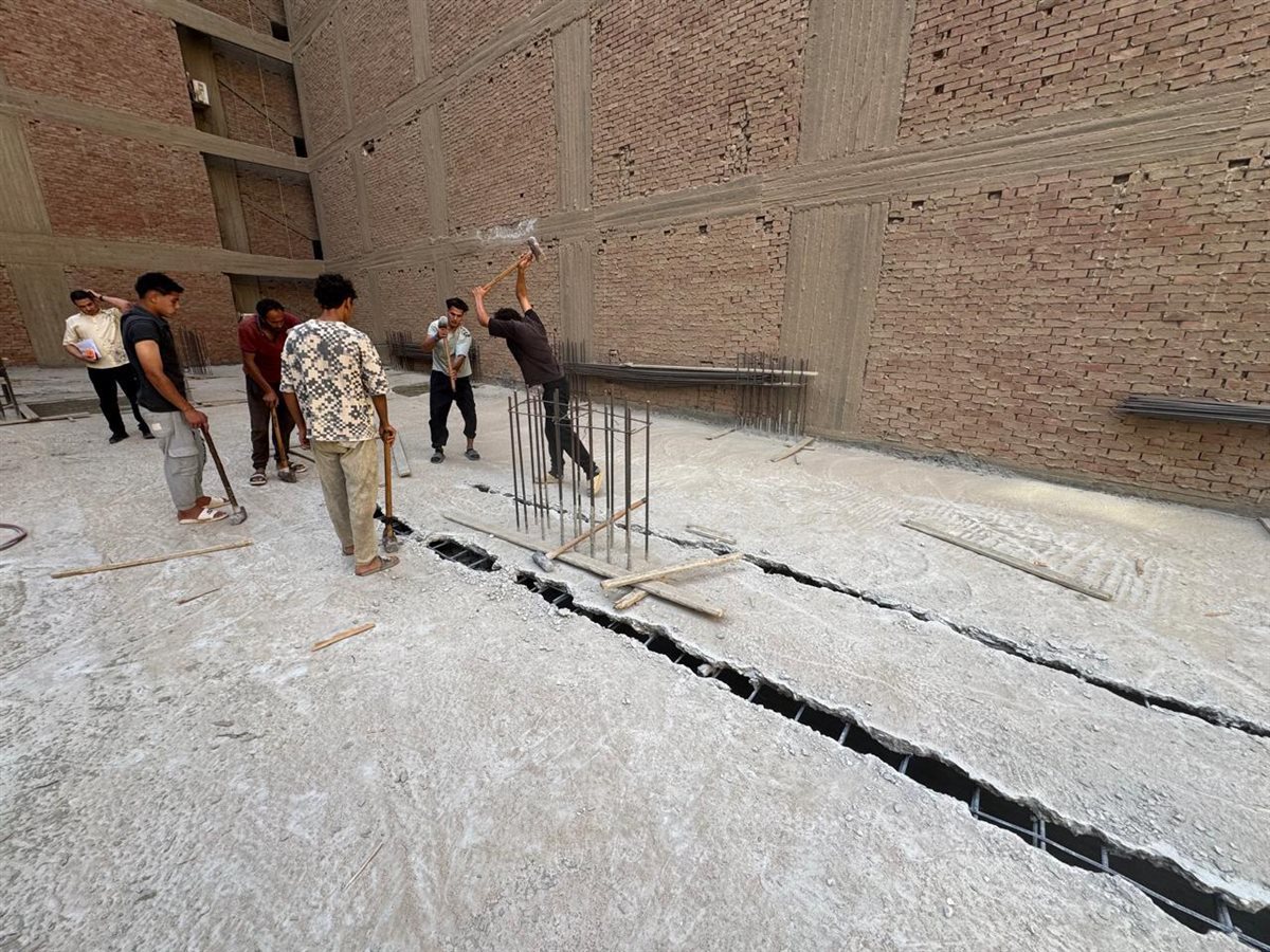 وزيرة التنمية المحلية: إزالة أدوار مخالفة في 3 عقارات بأحياء السلام أول وعين شمس والهرم 