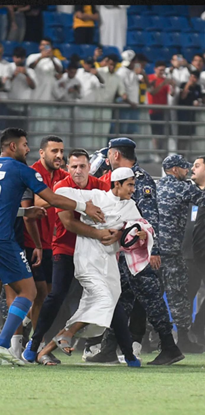 &nbsp;خناقة شوارع في مباراة القادسية والكويت بالدوري الكويتي