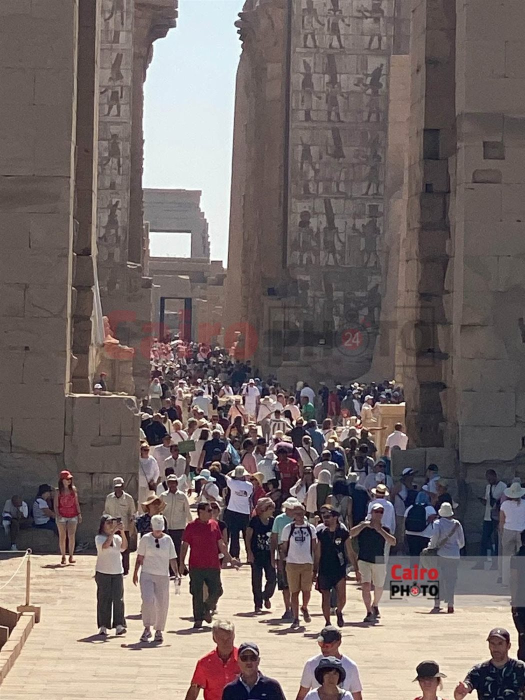 معابد الكرنك كاملة العدد في يوم السياحة العالمي