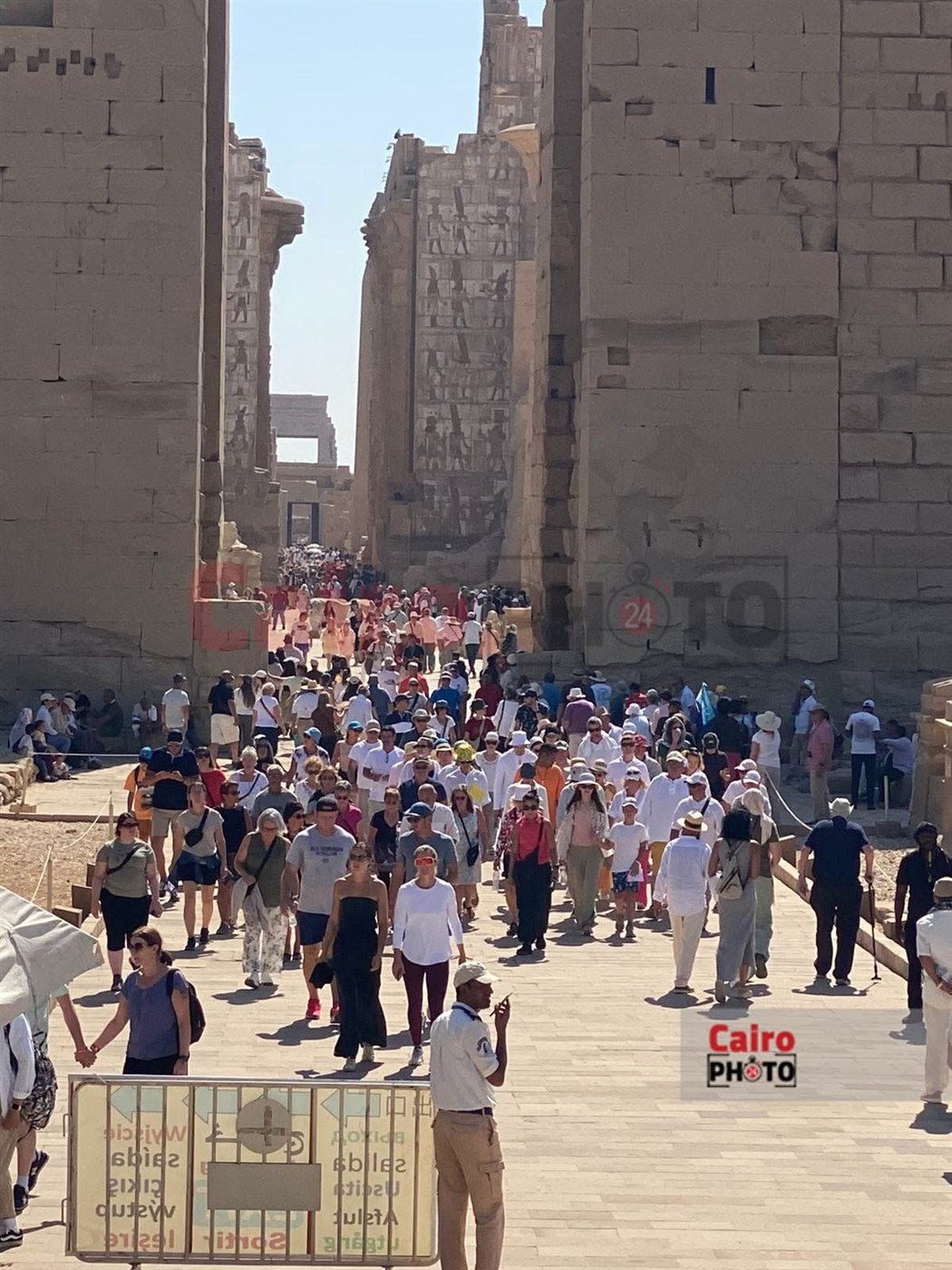 معابد الكرنك كاملة العدد في يوم السياحة العالمي