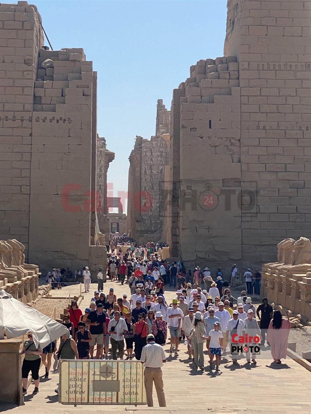 معابد الكرنك كاملة العدد في يوم السياحة العالمي