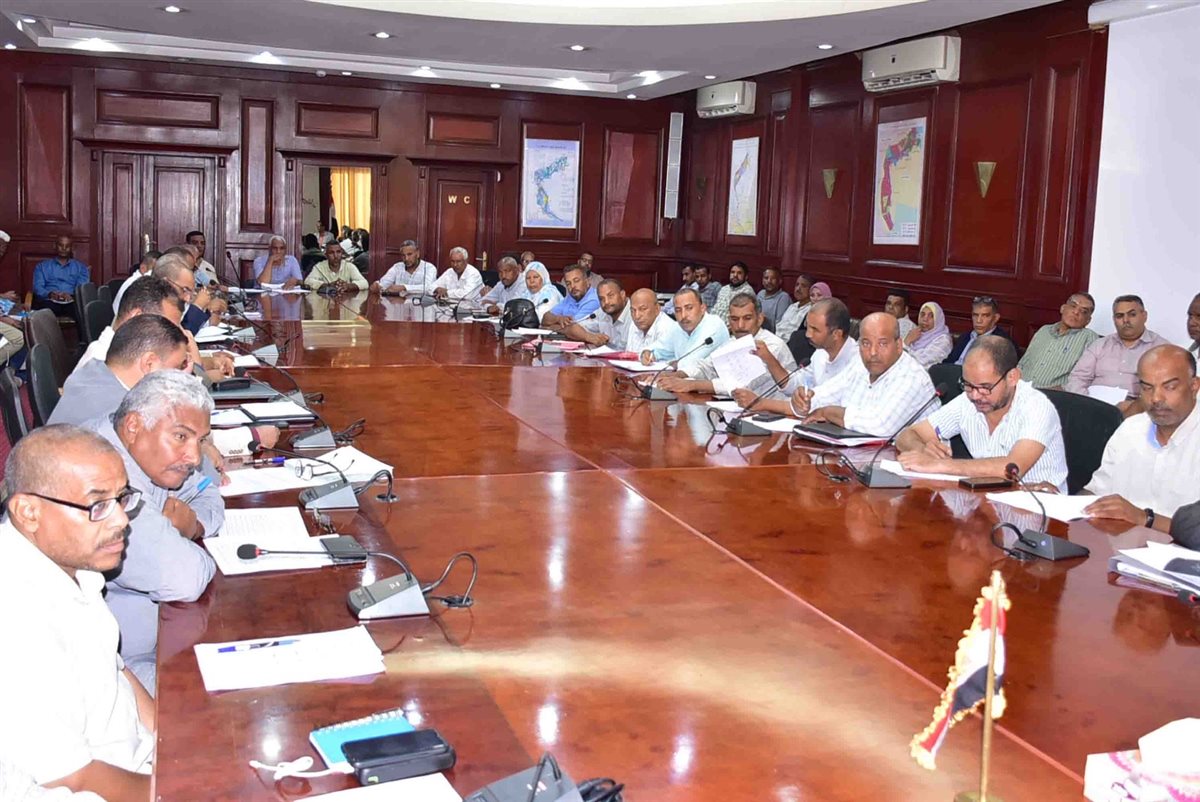 إجتماع محافظ الأقصر