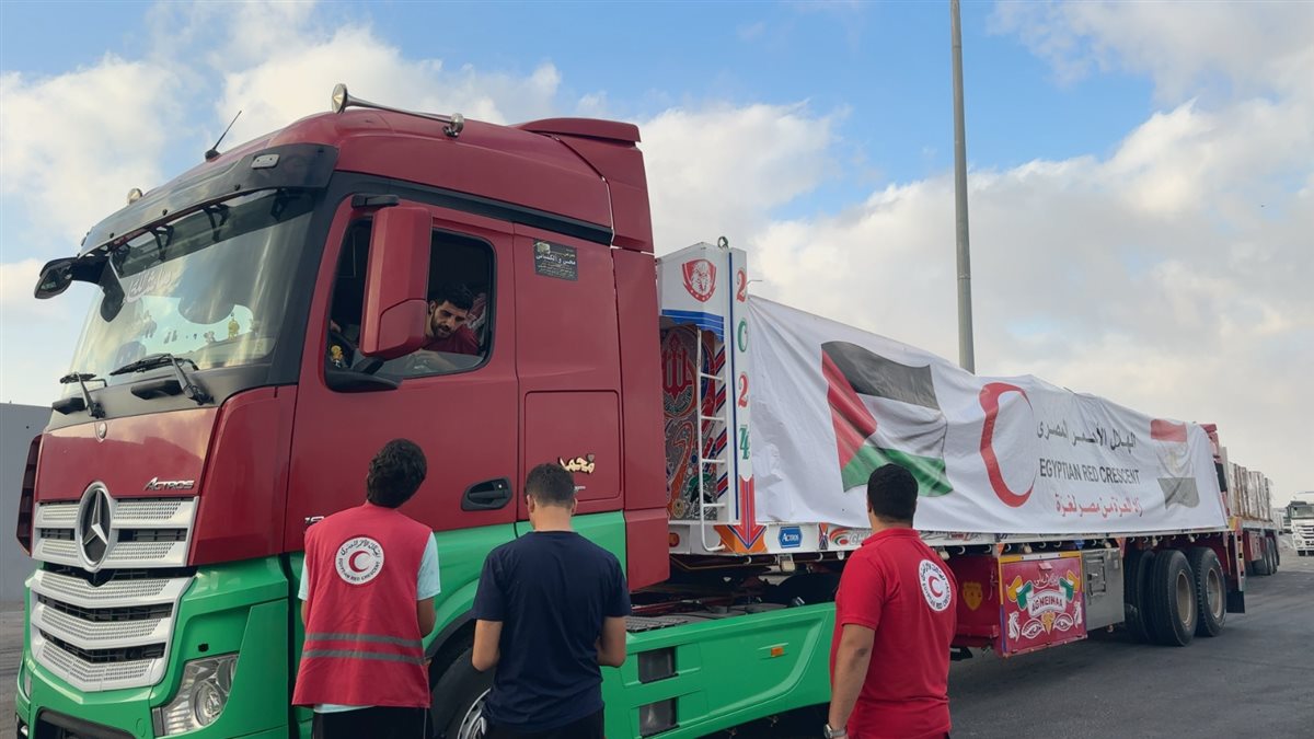 الهلال الأحمر المصري وقوافل المساعدات الانسانية