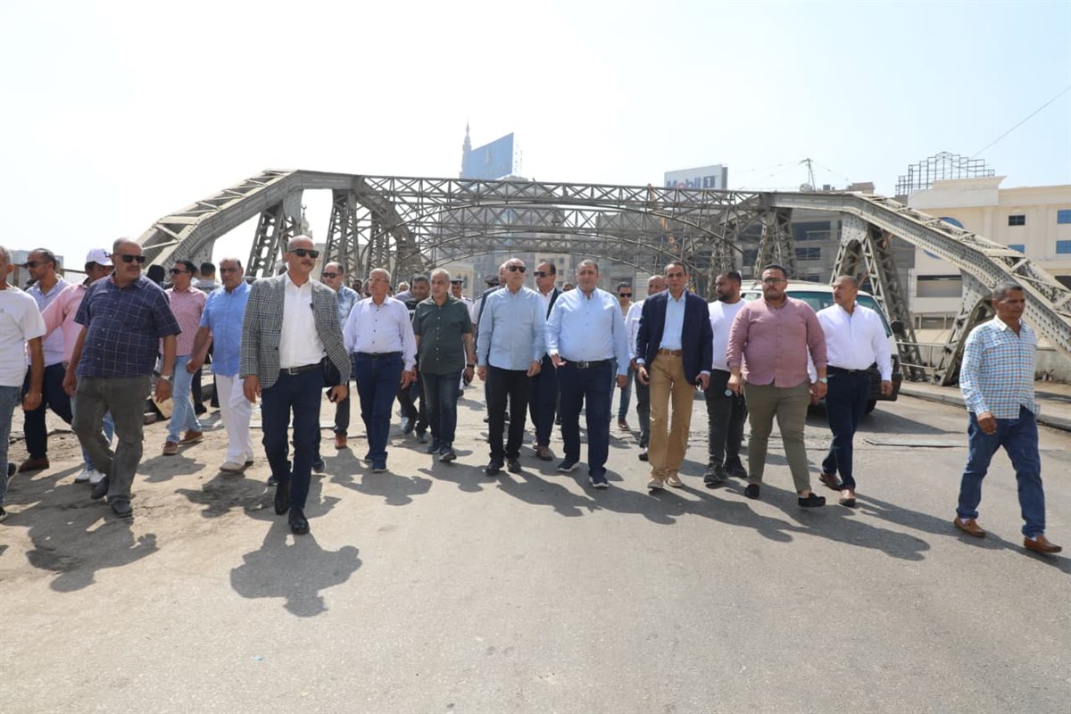 جانب من جولة المحافظ 