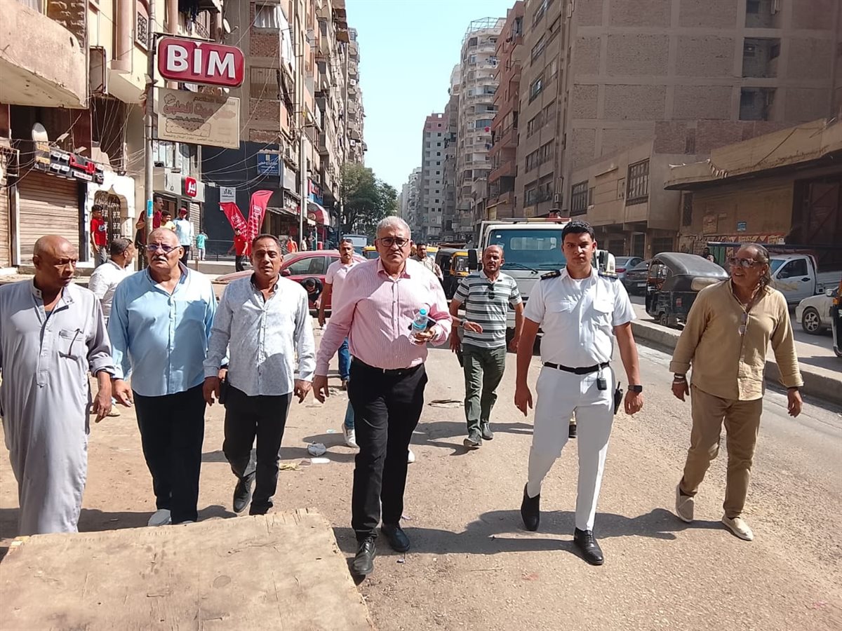 رئيس حي السلام أول يقود حملة مكبرة لإزالة الإشغالات بشارع جمال عبد الناصر