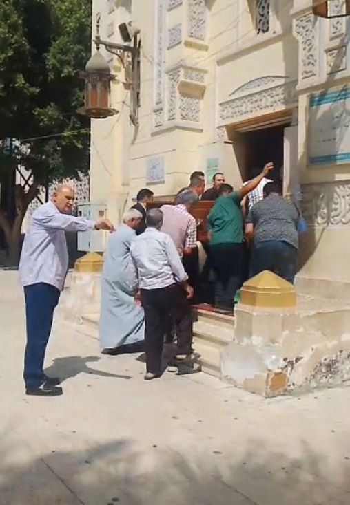 جنازة والدة الفنان حمادة بركات في مسجد أسد بن الفرات