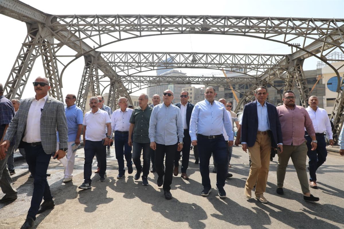 جانب من جولة المحافظ 