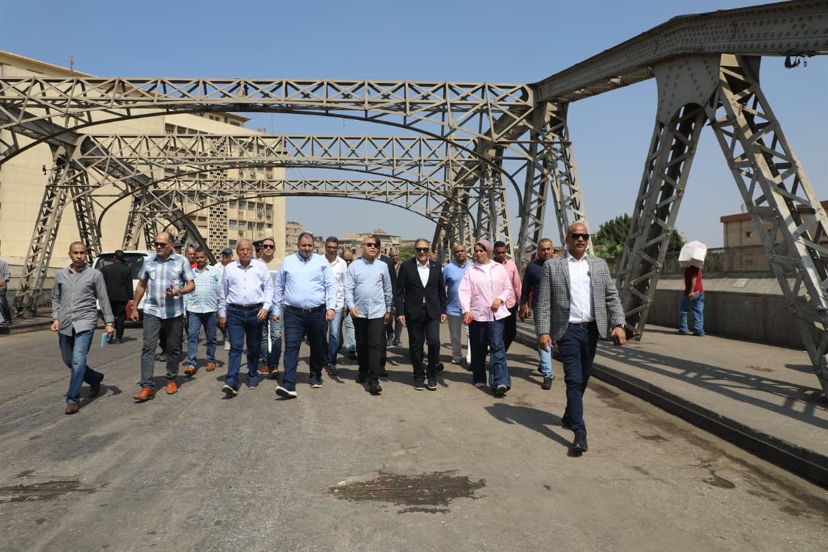 جانب من جولة المحافظ 