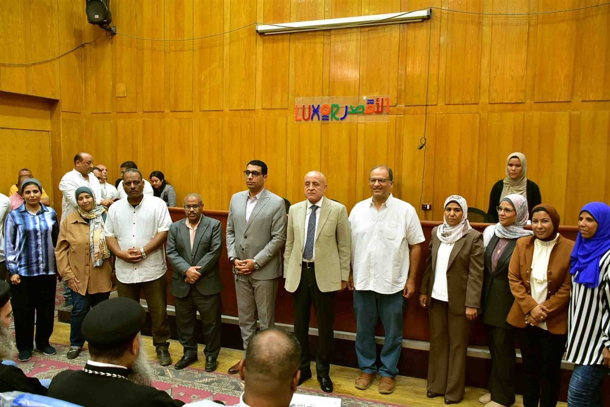 محافظ الأقصر يكرم فريق مشروع إعادة إحياء إسنا