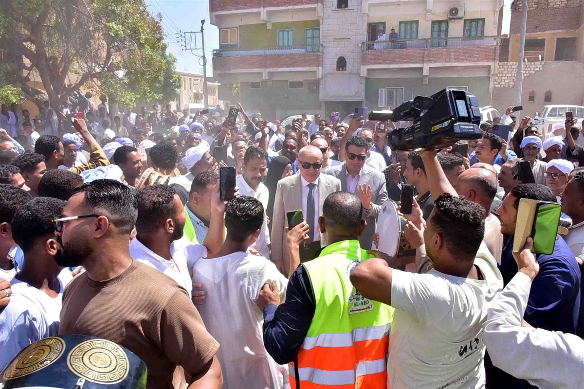 محافظ الأقصر يفتتح مشروعات تنموية بإسنا