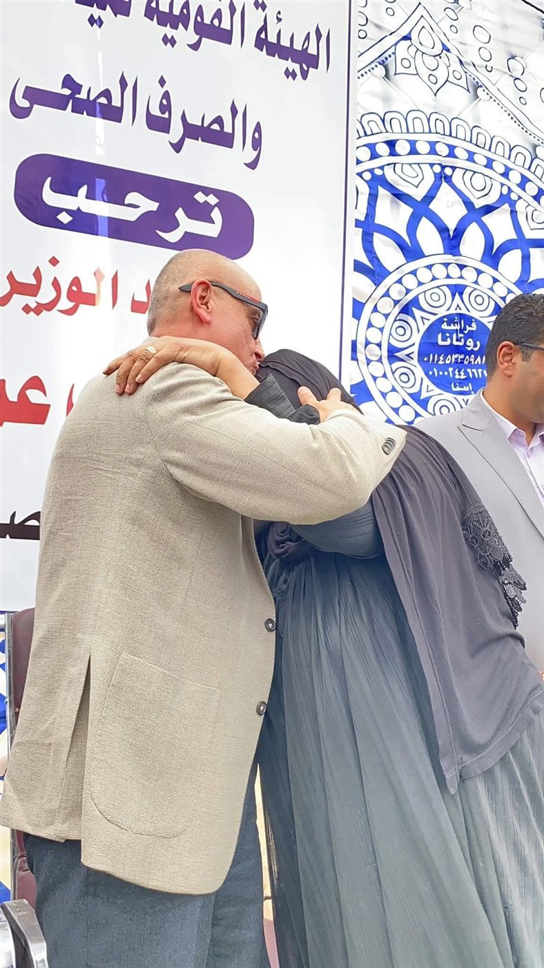 مشهد مؤثر لإستقبال محافظ الأقصر في إسنا