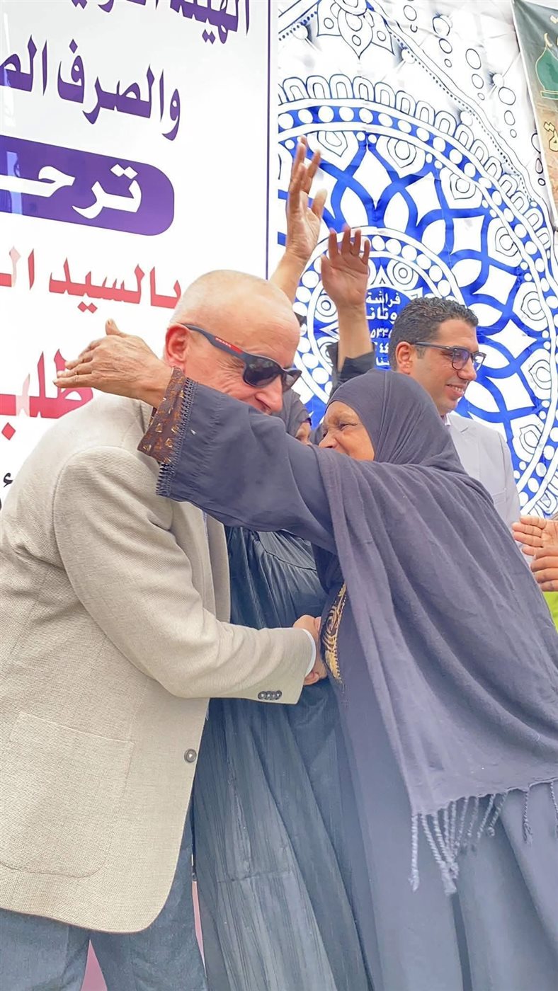 مشهد مؤثر لإستقبال محافظ الأقصر في إسنا