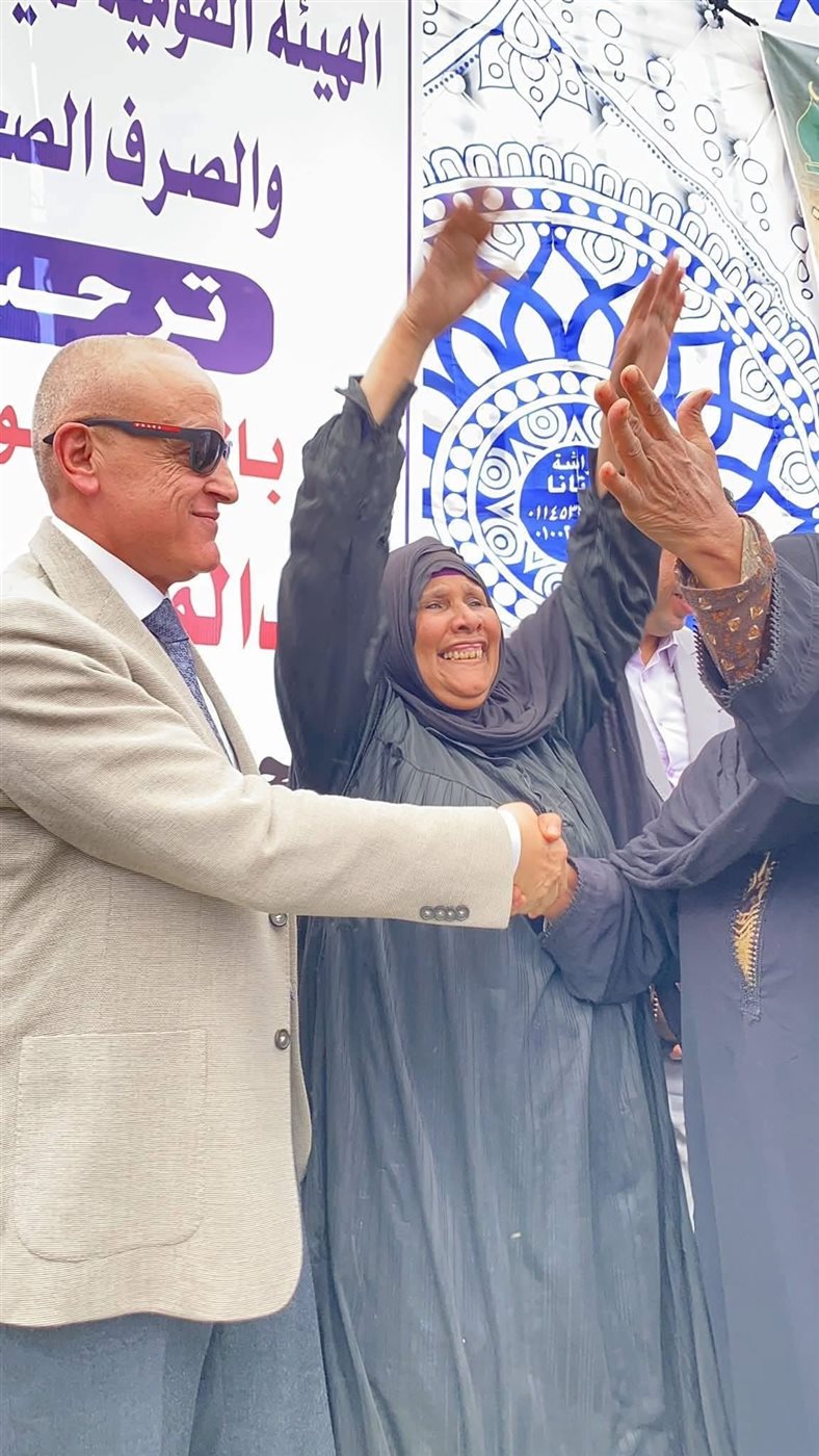 مشهد مؤثر لإستقبال محافظ الأقصر في إسنا