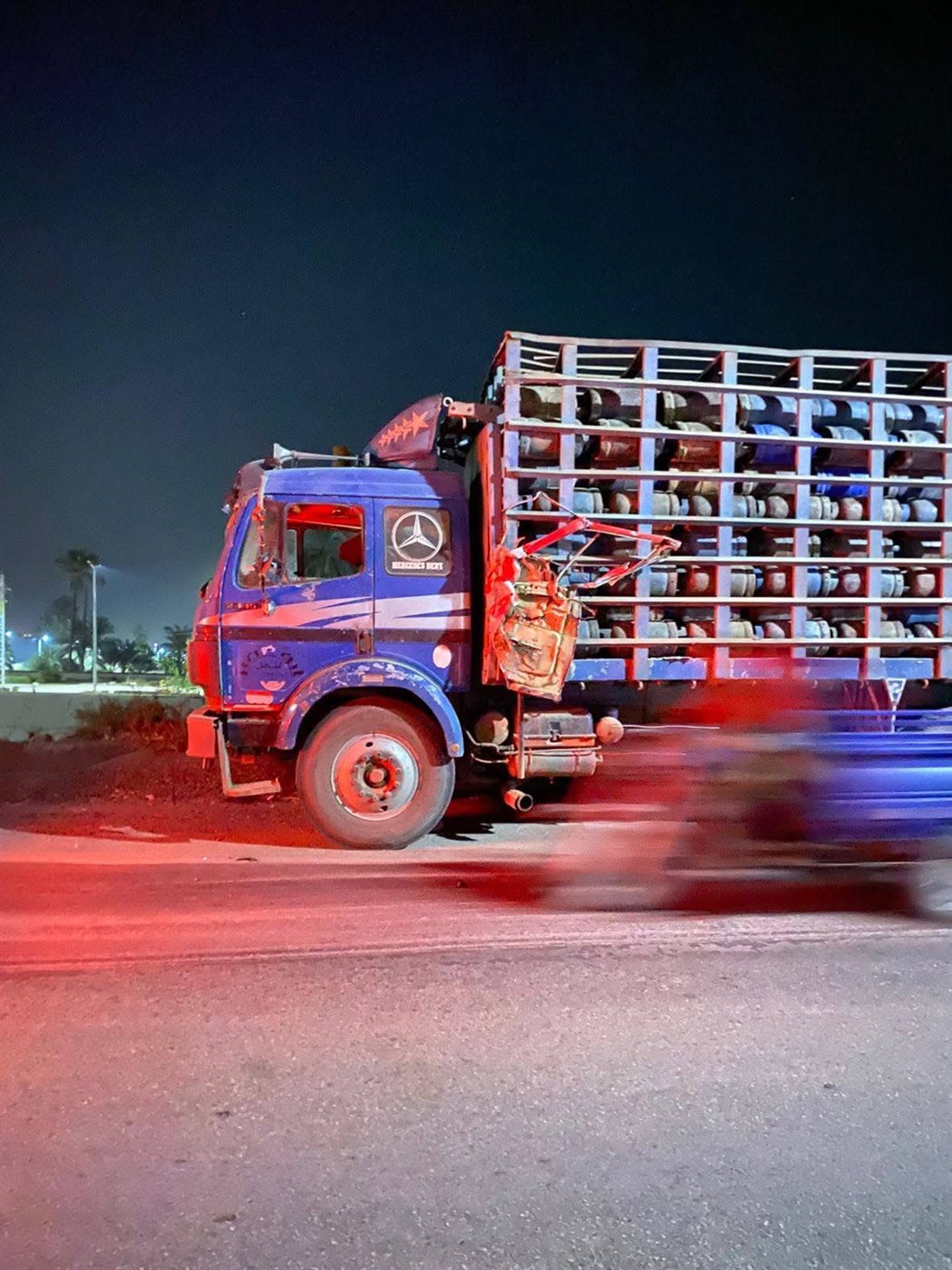 حادث تصادم بين نقل ثقيل ودراجة نارية