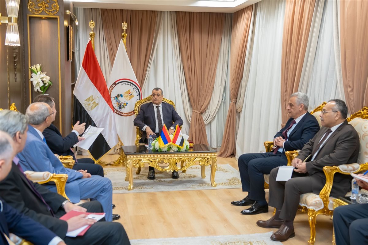 وزير الدولة للإنتاج الحربي يستقبل السفير الأرميني لبحث أوجه التعاون المشترك 