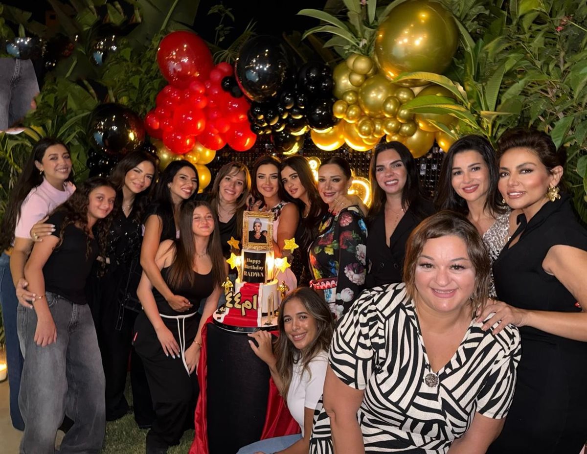 لقطات من احتفال رضوى الشربيني بعيد ميلادها الـ 44