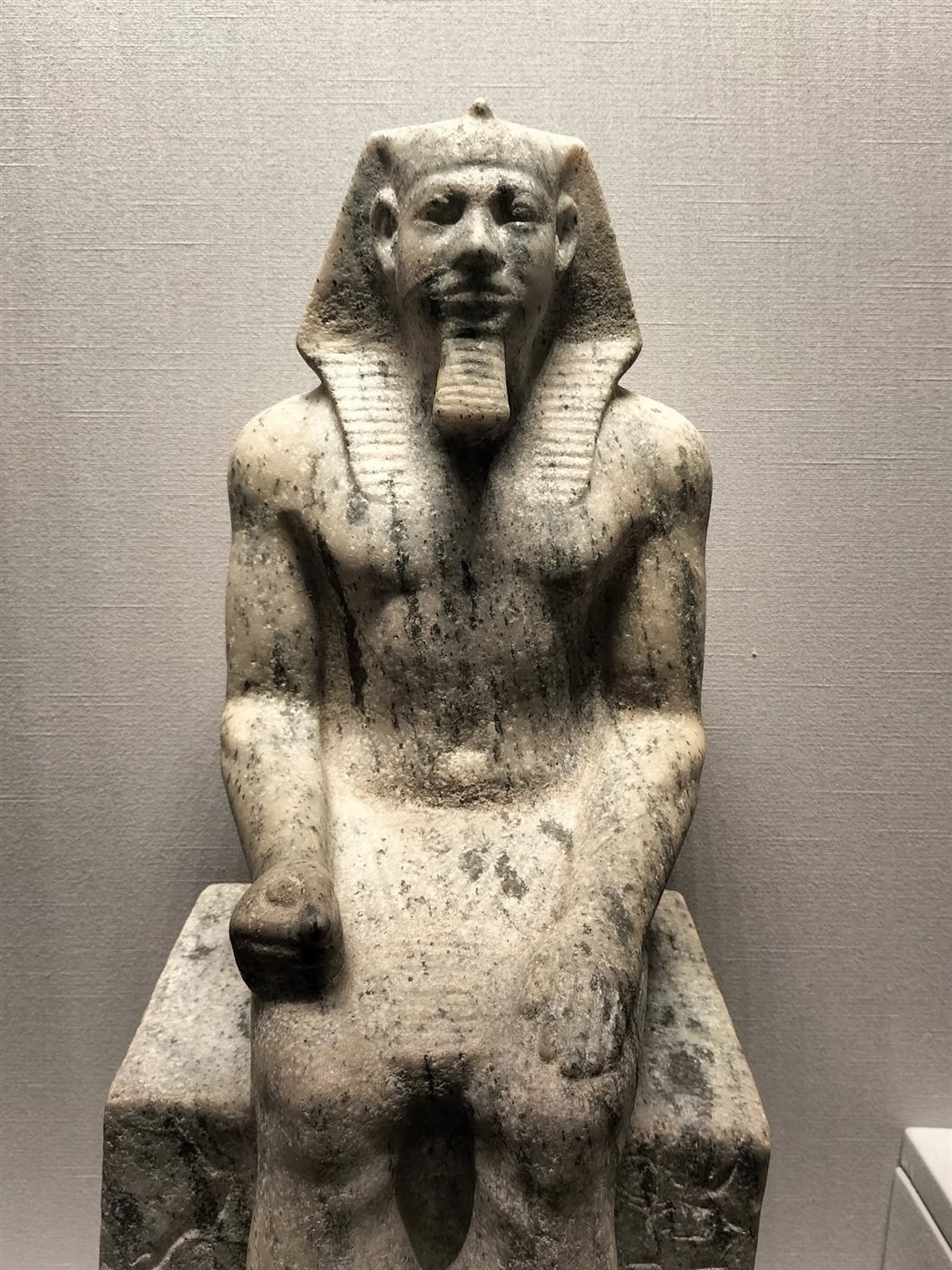 تمثال نادر للملك منكاورع من الأسرة الرابعة