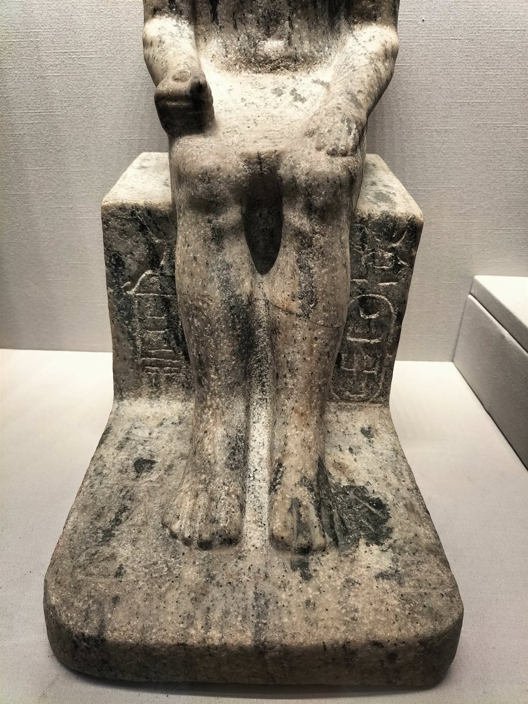 تمثال نادر للملك منكاورع من الأسرة الرابعة