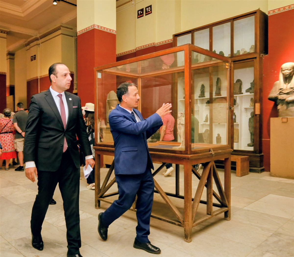 النيابة الإدارية تعاين معمل الترميم بالمتحف المصري بالتحرير