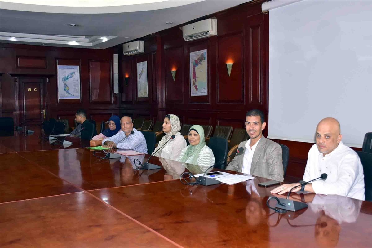 محافظ الاقصر وإجتماع ذوى الهمم