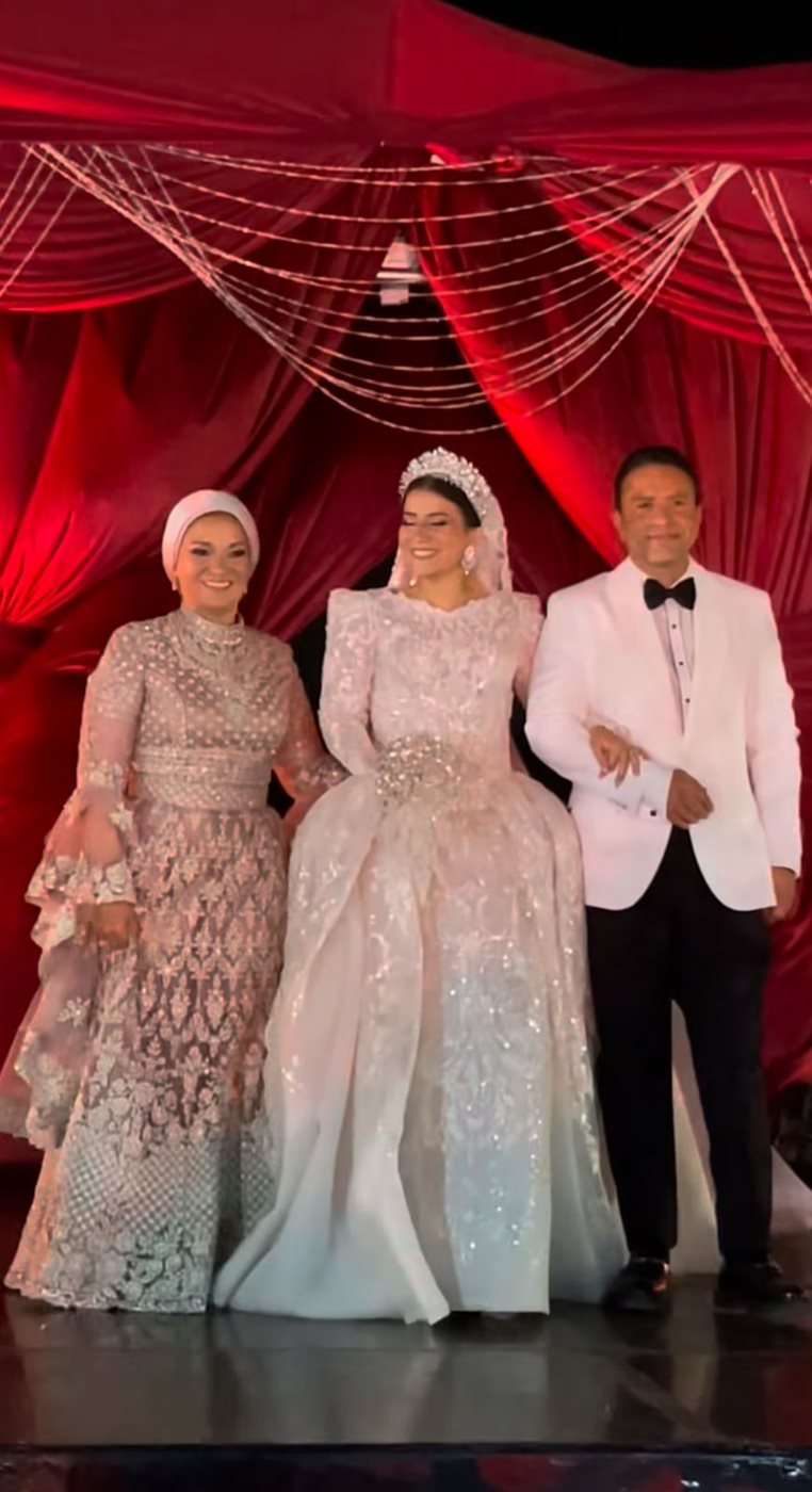 هبة قطب تحتفل بـ زفاف ابنتها الميك أب أرتيست دينا هشام