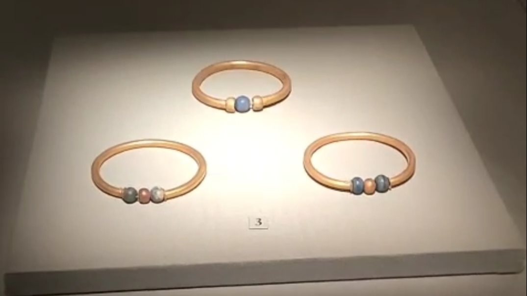 الأساور الثلاثة