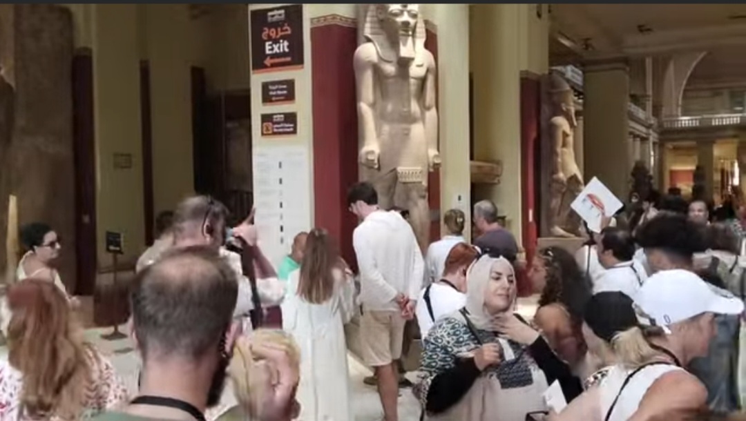 جانب من توافد الزائرين