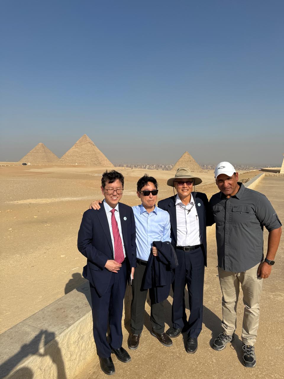 المبعوث الرئاسي لجمهورية كوريا الجنوبية يزور أهرامات الجيزة