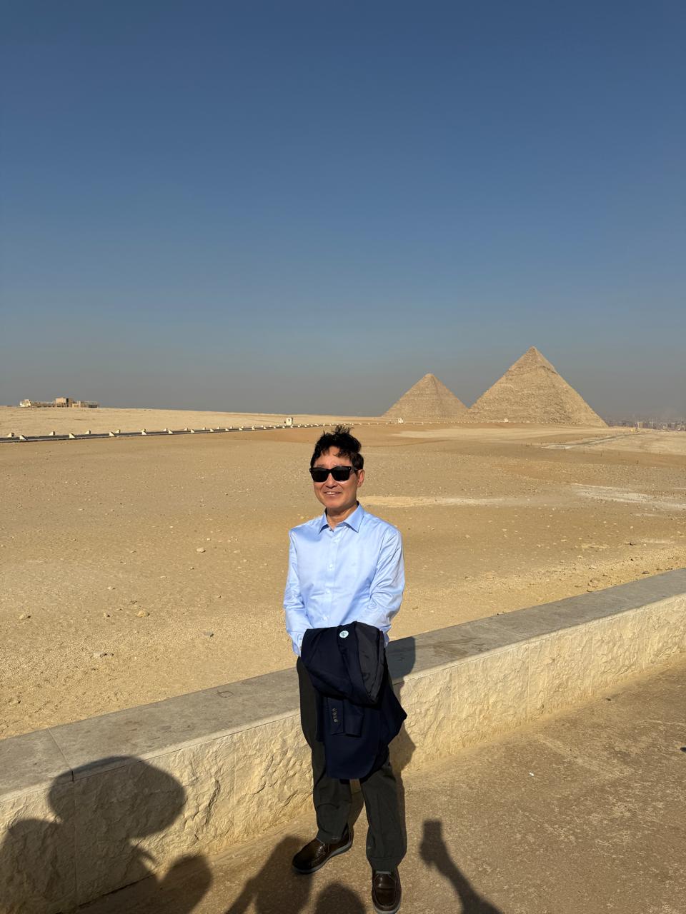 المبعوث الرئاسي لجمهورية كوريا الجنوبية يزور أهرامات الجيزة