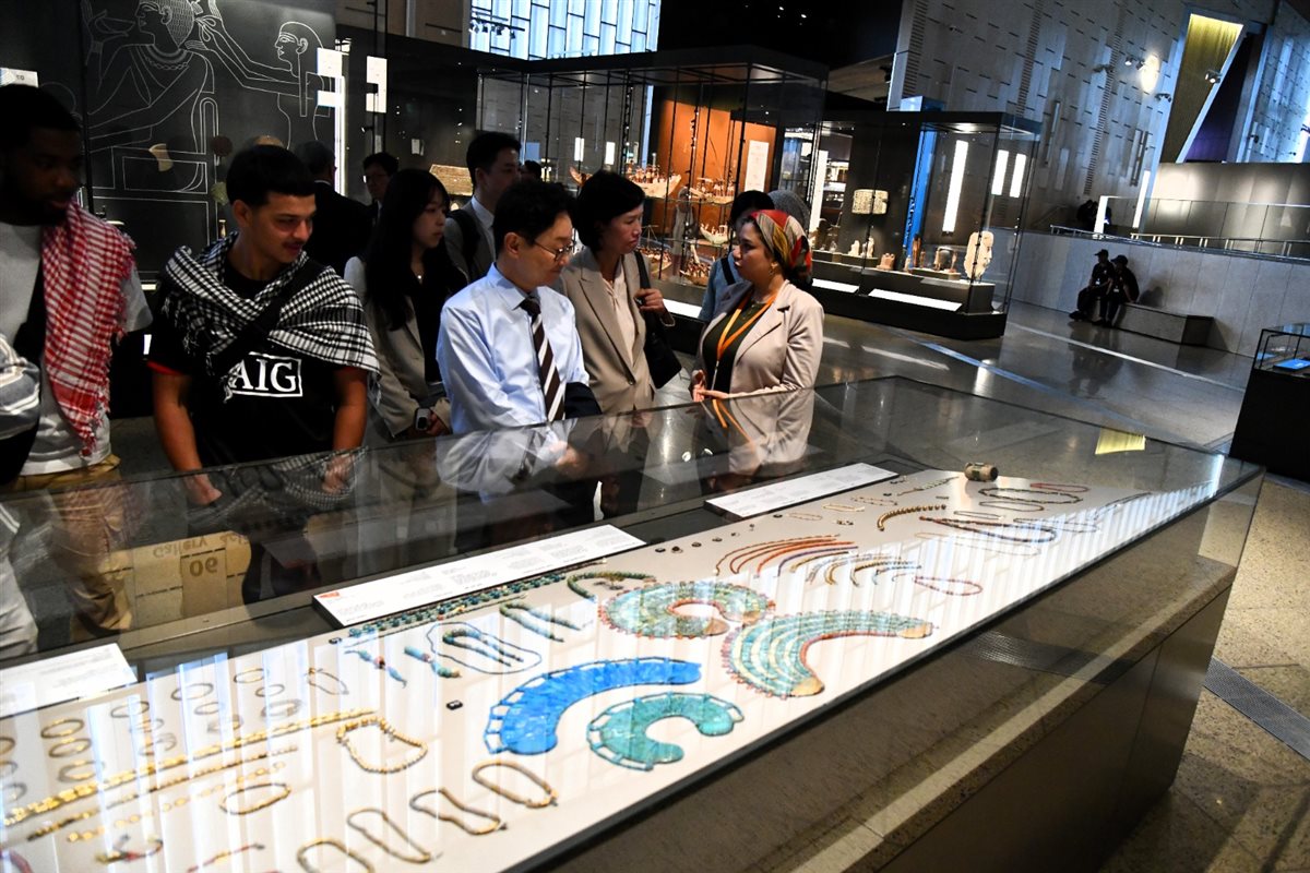 المبعوث الرئاسي لجمهورية كوريا الجنوبية يزور المتحف المصري الكبير