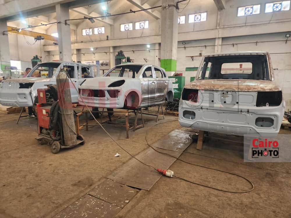 تصنيع سيارات كهربائية داخل مصنع قادر