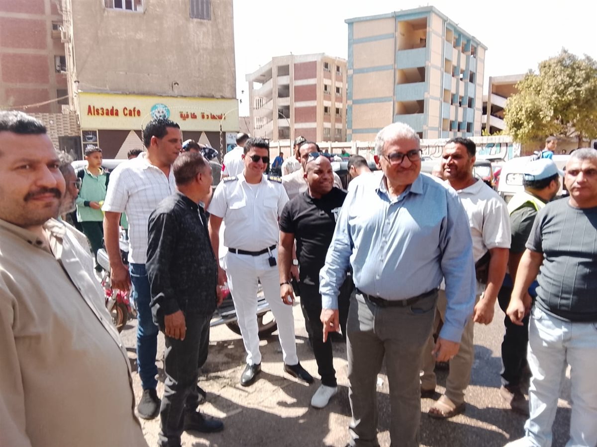 رئيس حي السلام أول يقود حملات موسعة لإزالة الإشغالات