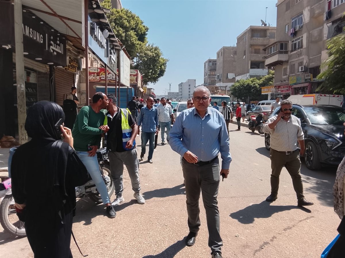 رئيس حي السلام أول يقود حملات موسعة لإزالة الإشغالات