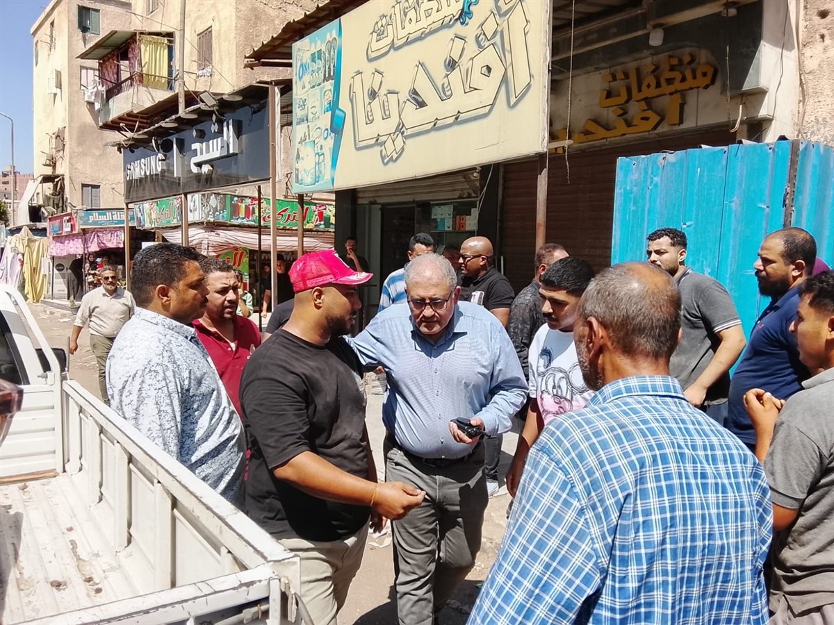 رئيس حي السلام أول يقود حملات موسعة لإزالة الإشغالات